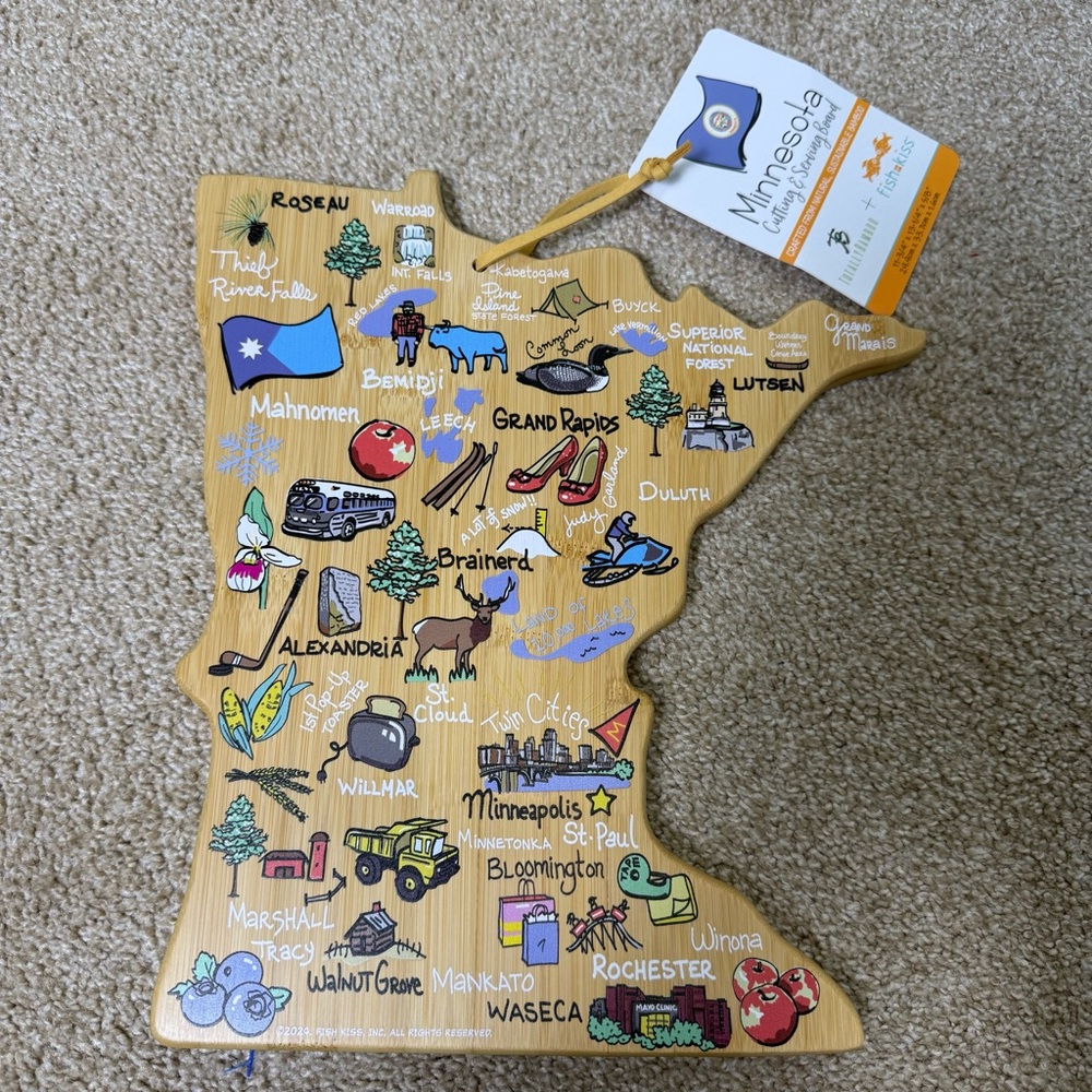 NWT Totally Bamboo Minnesota Cutting Board with Artwork by Fish Kiss Food Safe